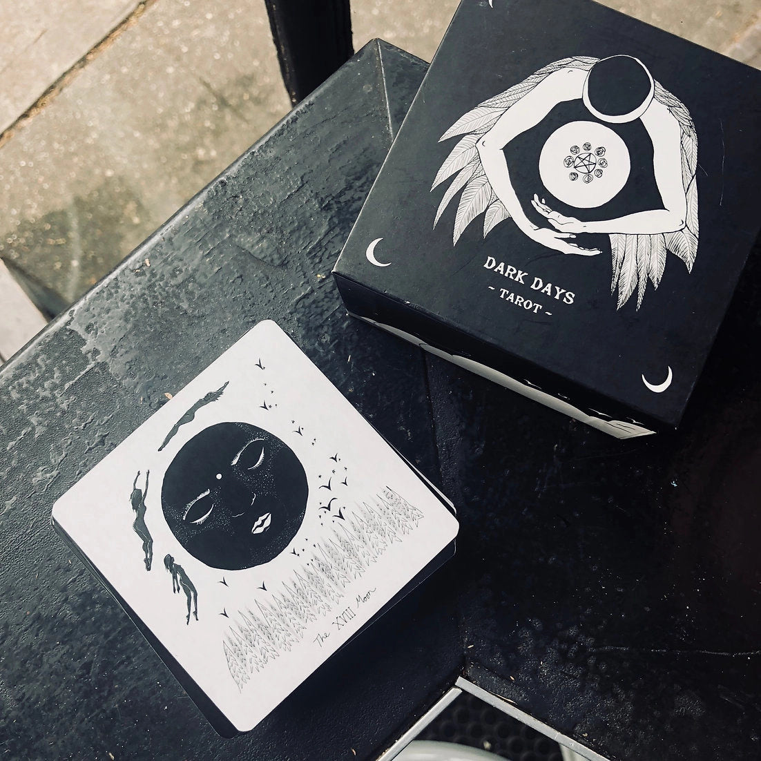 baraja-dark-days-tarot-wren-mcmurdo